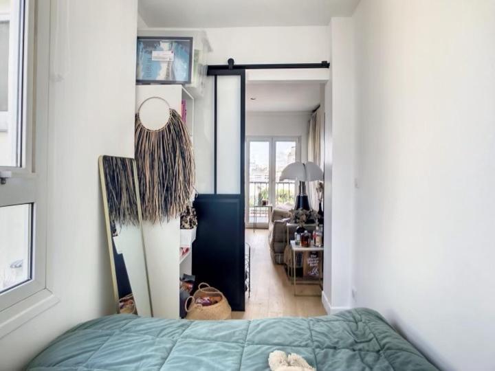 Design Proche Tour Eiffel Avec Balcon *